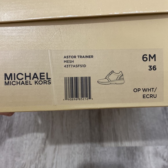 Michael Kors- Astor Trainer - Picture 5 of 6